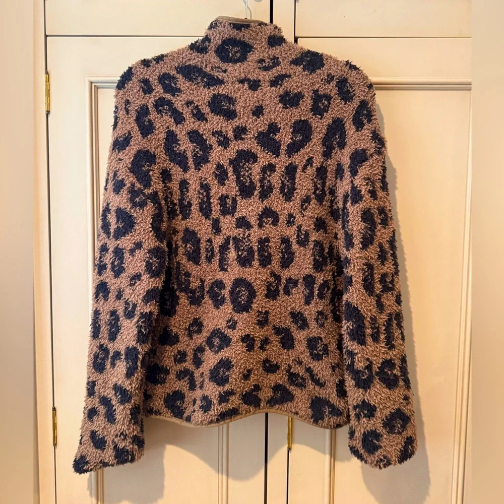 Skims Leopard Pullover. Cozy Fleece. Excellent Condition. Size Medium. - Picture 4 of 6